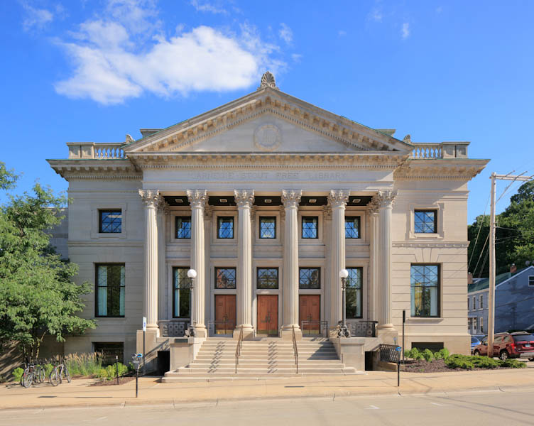 An exterior picture of the Carnegie-Stout Public Library